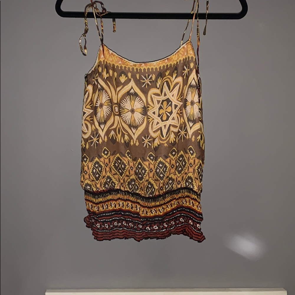 Sleeveless mesh printed top